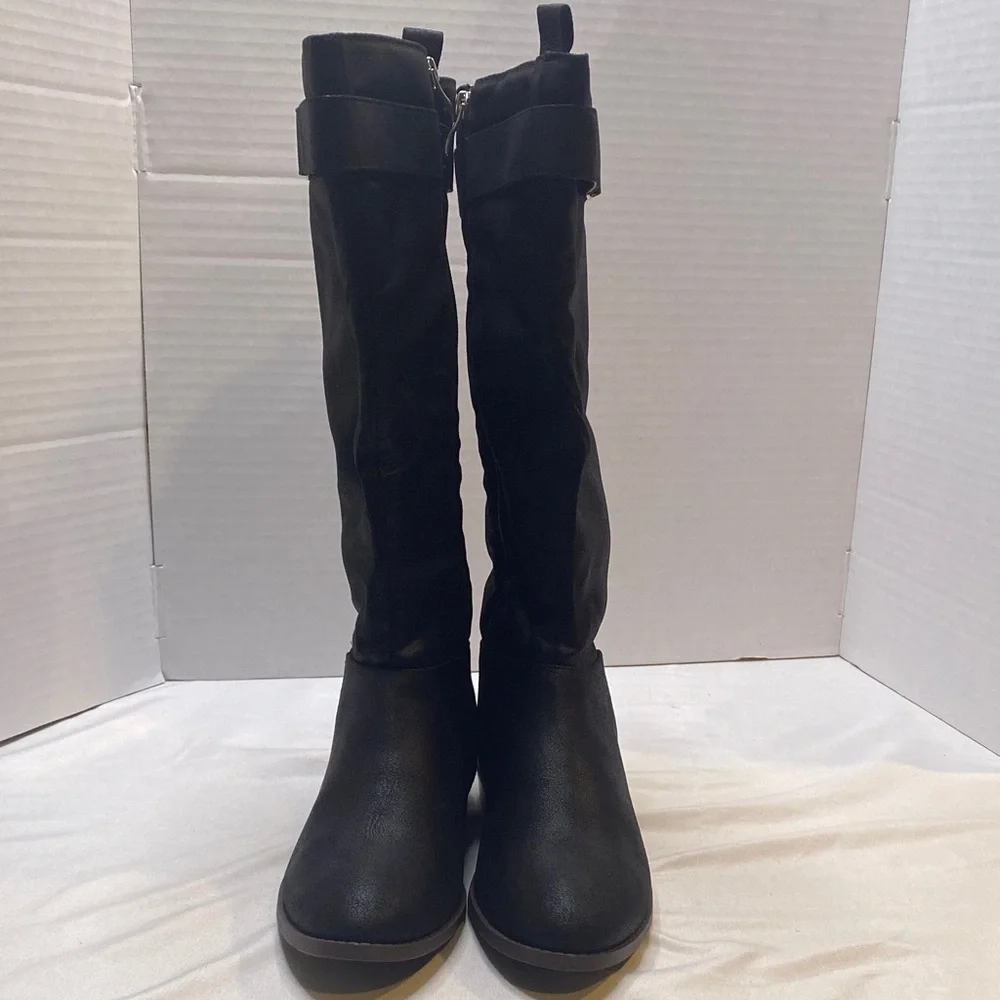 Journee Collection LELANNI KNEE-HIGH BOOTS IN VEGAN LEATHER‎